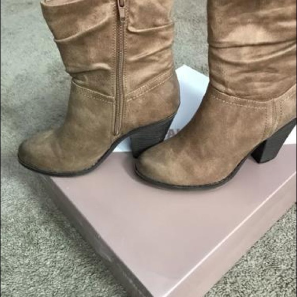 Boots - Picture 3 of 4